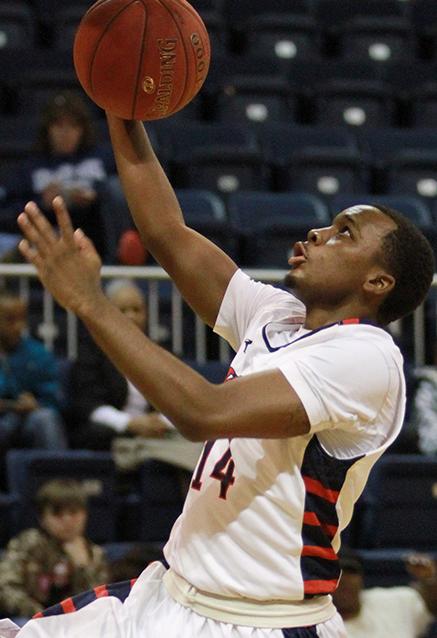 Ron Davis (14) scored a career-high 15 points against Delta Tuesday. (Lee Adams/ICCImages.com)