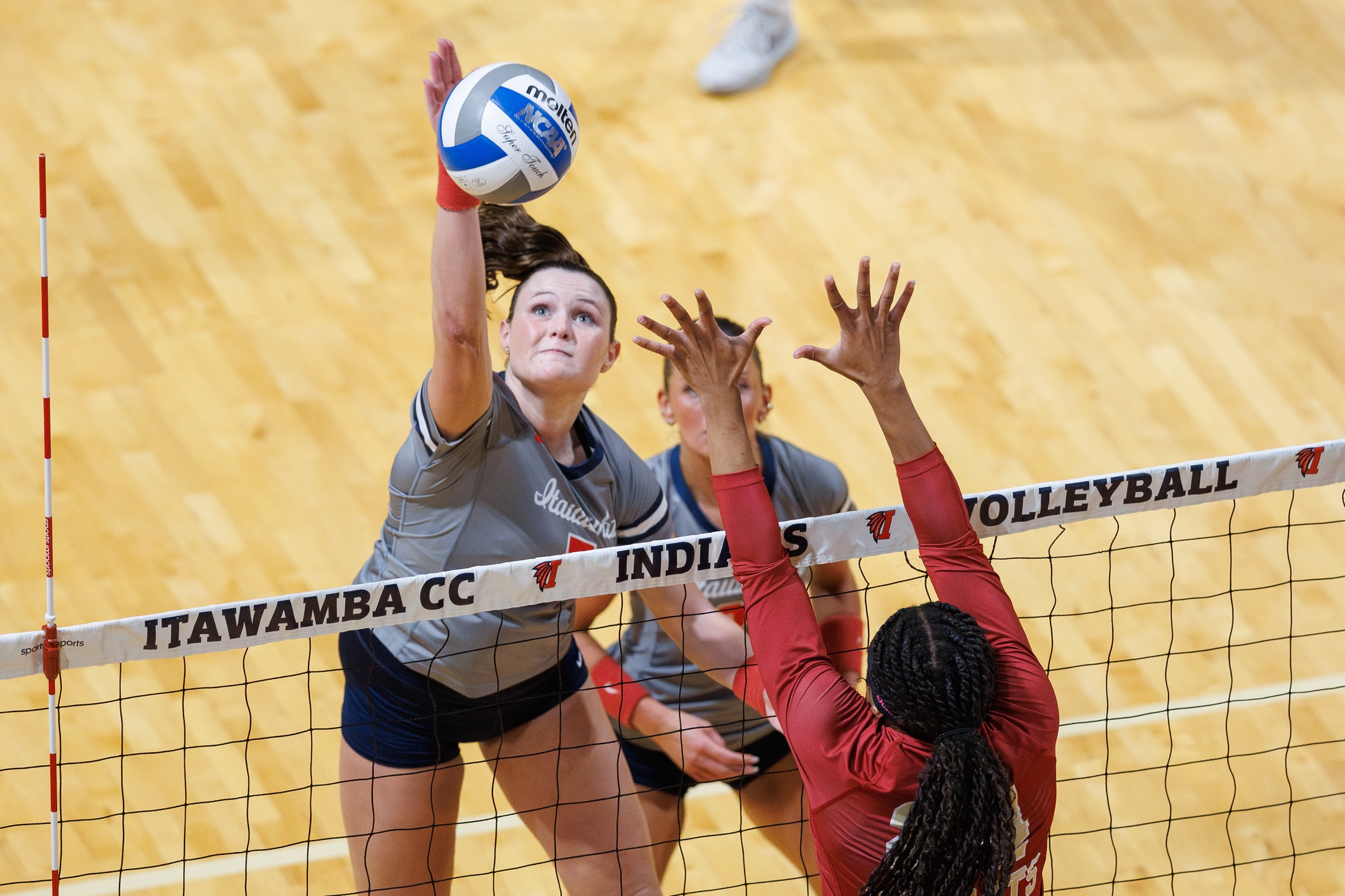 Indians bounce back in sweep of Jones